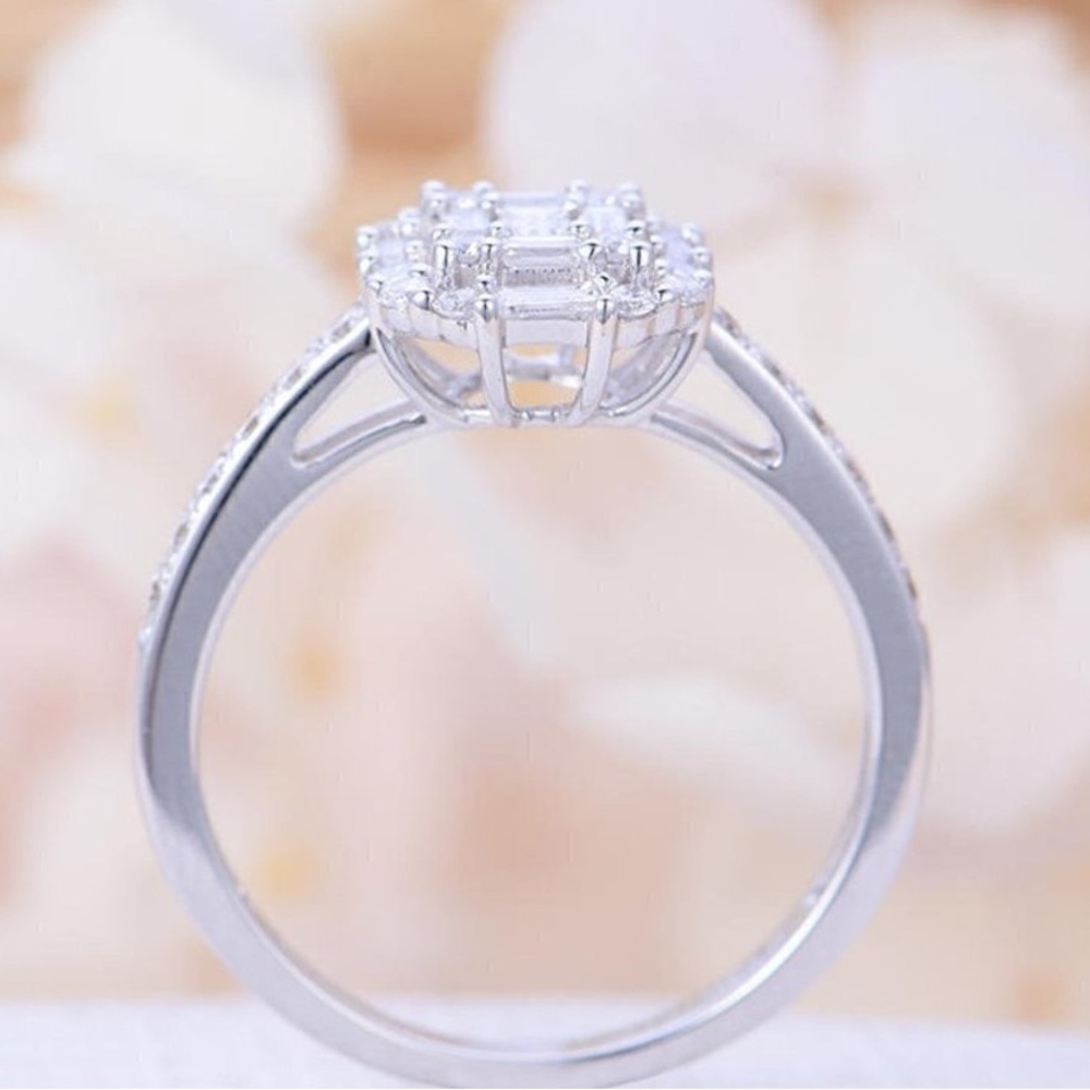 Elegant Silver Women's Ring